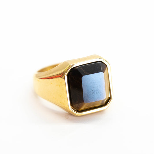 Elegant Gold Ring with Black Onyx Gemstone