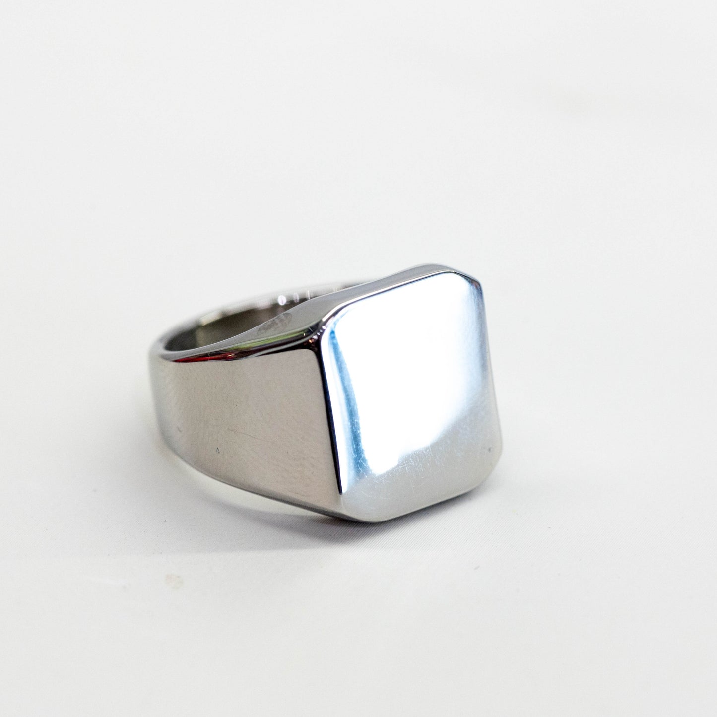 Sleek Silver Ring with Polished Finish